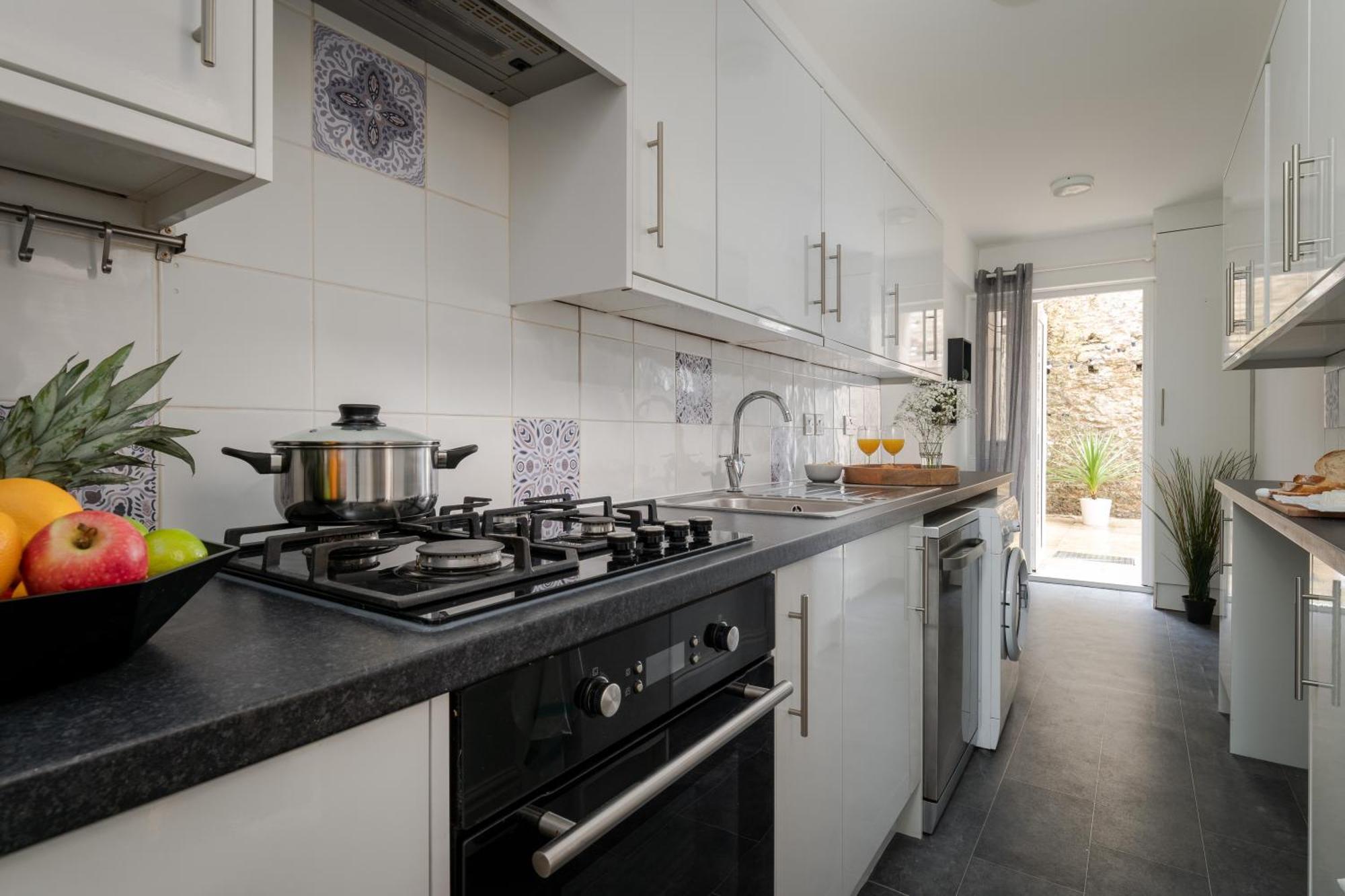 Near Beach, Torquay Heights Modern Apartments, Pet Friendly Room photo