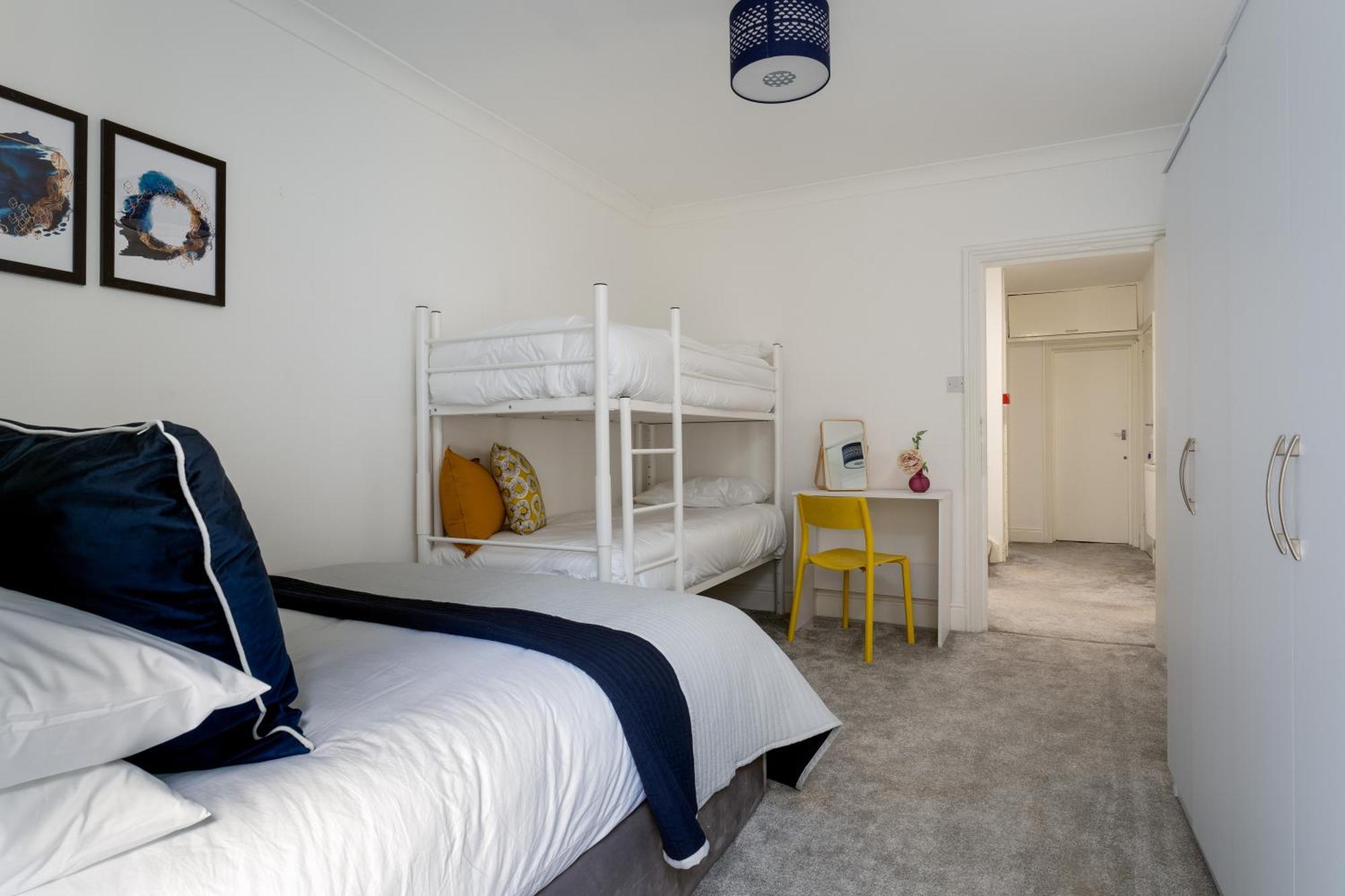 Near Beach, Torquay Heights Modern Apartments, Pet Friendly Room photo
