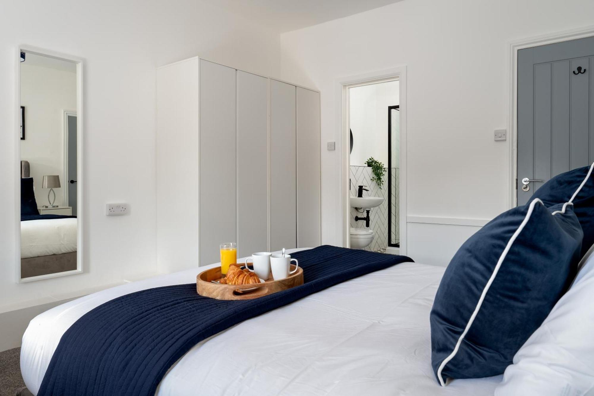 Near Beach, Torquay Heights Modern Apartments, Pet Friendly Room photo